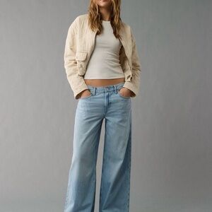 AE Dreamy Drape Strigid Low-Rise Ultra Wide-Leg Jean in Light Aglow